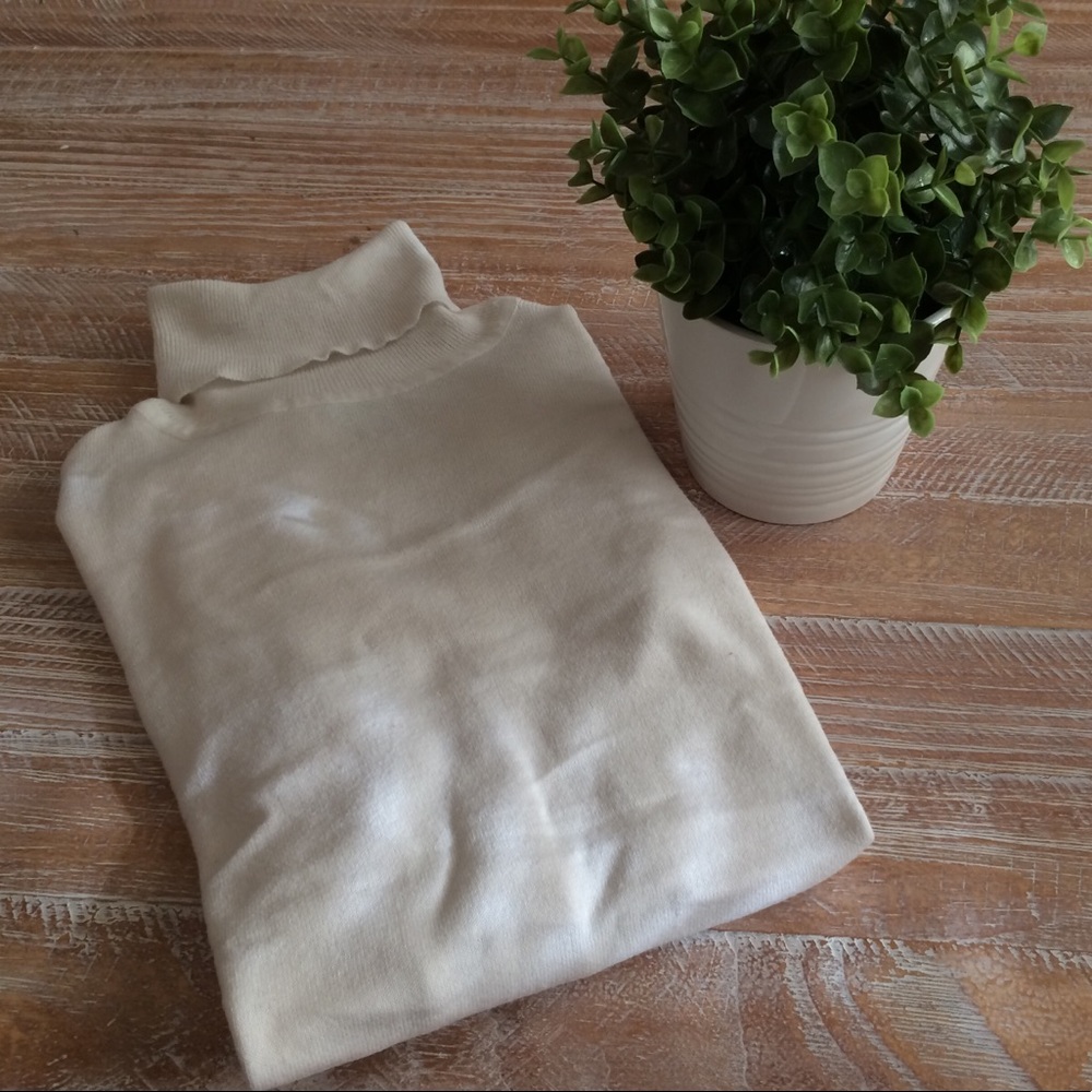 Old Navy Off-White Turtleneck Sweater - Size XS